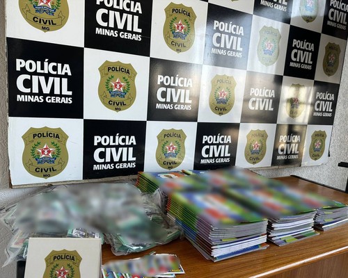 Operação Álbum Fantasma da Polícia Civil apreende figurinhas da copa suspeitas de falsificação