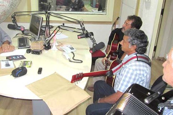Artistas patenses divulgam Festival Patos e Viola na Rádio Inconfidência em Belo Horizonte