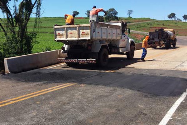 Estrada de Pindaíbas passa por reparos e obras deverão ser finalizadas nos próximos dias