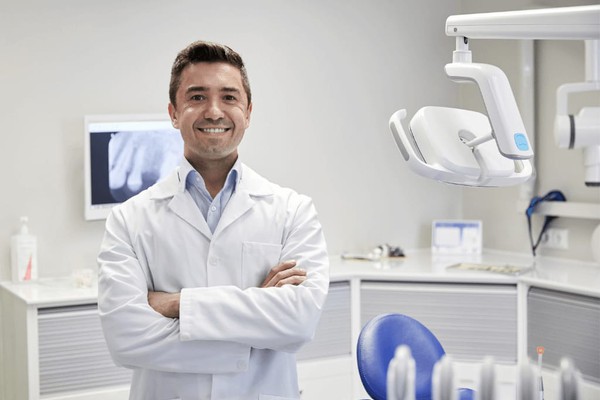 Clínica seleciona pacientes que desejam financiar implantes dentários em até 3 anos