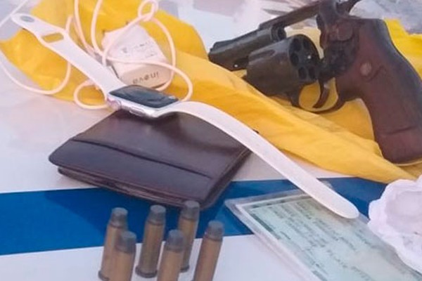 Polícia Militar prende suspeito de assaltos  com arma de fogo e diversos materiais furtados