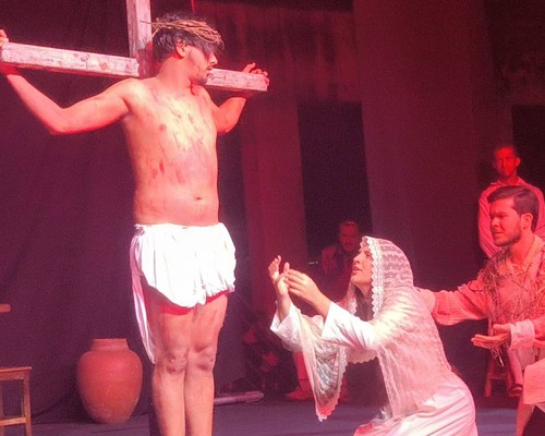 Encenação da Paixão de Cristo leva muita emoção e reflexão a milhares de pessoas em Patos de Minas