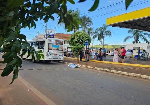 Idoso de 81 anos morre ao descer de ônibus do transporte coletivo e ser atropelado
