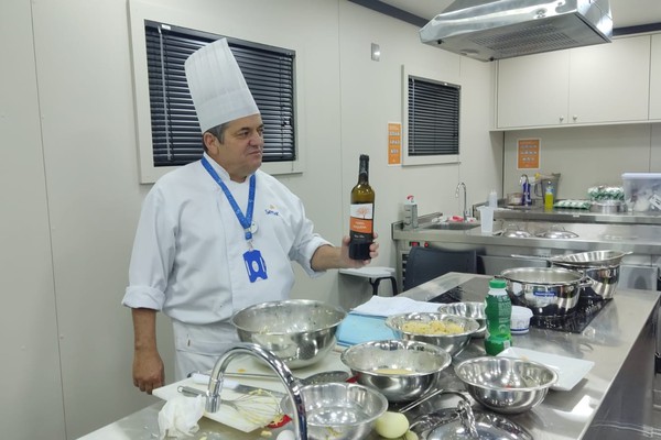 Carreta do SESC oferece curso de culinária na Fenapraça 2023; ao vivo