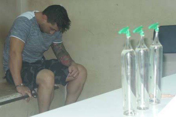 Jovem é preso com frascos de lança perfume no centro de Patos de Minas