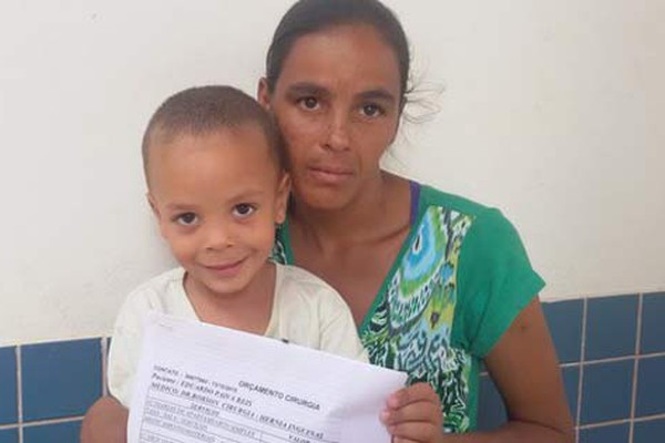 Família de Presidente Olegário faz campanha para conseguir realizar operação urgente de hérnia em criança de três anos