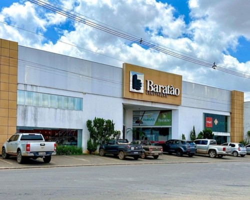 Cimento é vendido com preço de atacado em grande promoção do Baratão