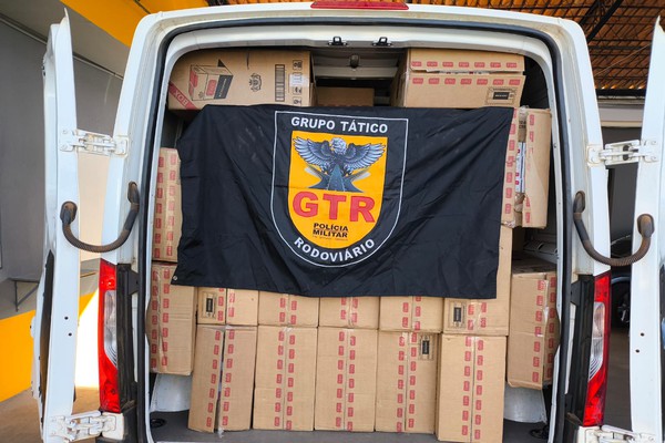 Polícia Militar Rodoviária apreende Van abarrotada de cigarros contrabandeados em Patos de Minas