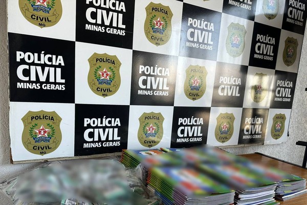 Operação Álbum Fantasma da Polícia Civil apreende figurinhas da copa suspeitas de falsificação