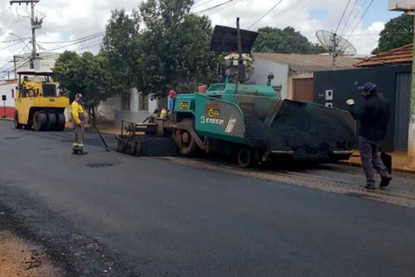 Prefeitura inicia recapeamento de ruas em Patos de Minas e vai investir R$ 10 milhões em melhorias