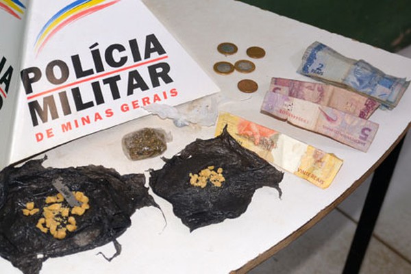 Jovem é preso e adolescente apreendido com dinheiro, maconha e várias pedras de crack em Patos de Minas