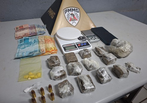Após denúncias anônimas, operação prende dois homens e apreende drogas, munições e dinheiro em Patos de Minas