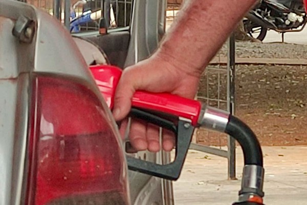 Mesmo após troca de presidente, Petrobrás anuncia novo reajuste na gasolina, diesel e gás