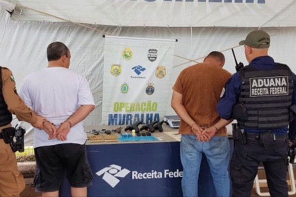 Dupla de Patos de Minas é presa com carregamento de armas e munições em Operação na Fronteira