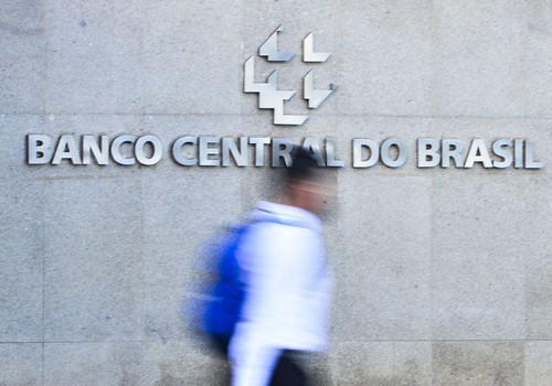 Auxílios temporários pressionam inflação, diz Banco Central