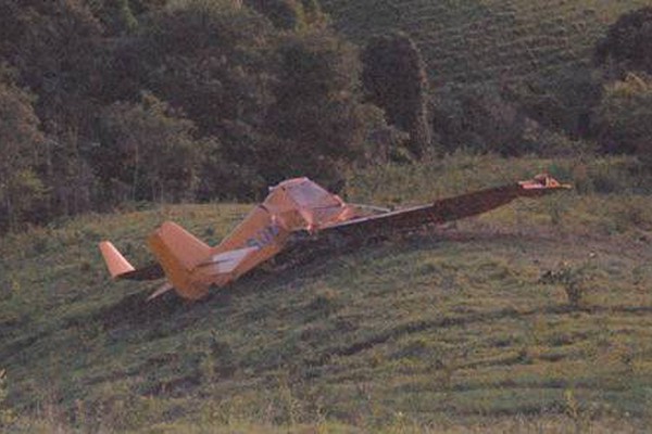 Avião cai em fazenda de Lagoa Formosa quando fazia pulverização e mata piloto