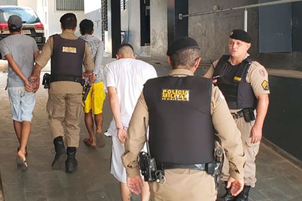 Polícia Militar leva três jovens para a Delegacia por envolvimento com o tráfico de drogas