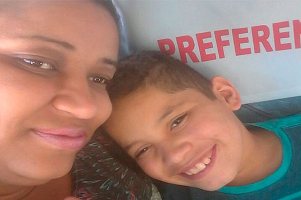 Mãe pede ajuda para realizar cirurgia de catarata do filho de 6 anos em Presidente Olegário