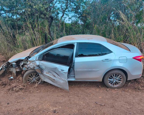 Ultrapassagem proibida provoca acidente com três veículos e quase termina em tragédia na MGC 354