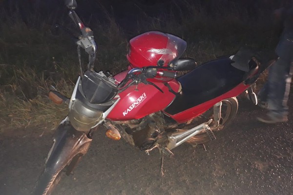 PM Rodoviária prende condutor em moto com numeração do chassi picotada e nota fiscal rasgada