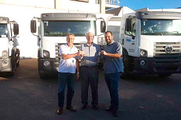 Autopatos Caminhões e Ônibus entrega 9 caminhões-caçamba para a Prefeitura de Patos de Minas