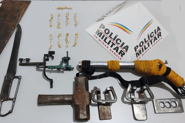 Acusado de importunação sexual é preso em Varjão de Minas com diversas armas artesanais