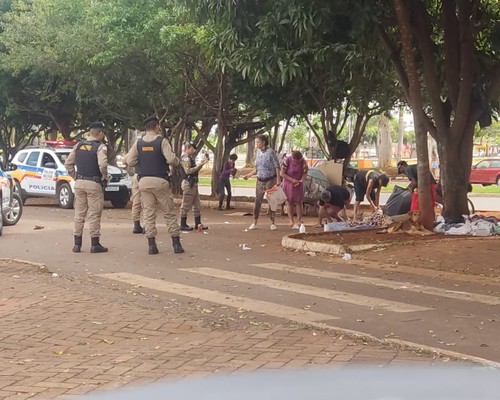 Imundície e perturbação do sossego; PM realiza abordagens a moradores de rua  em Patos de Minas