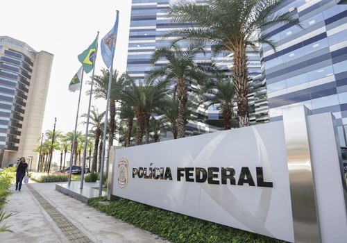PF envia a Gilmar e Zanin íntegra de material do celular de Vorcaro