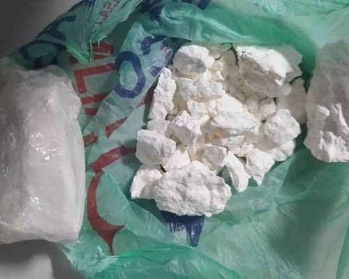 Homem é preso com grande quantidade de drogas, dinheiro, munições e materiais para o tráfico no Jardim Esperança