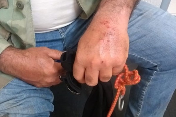Assaltantes roubam moto e deixam mototaxista amarrado em árvore em Carmo do Paranaíba