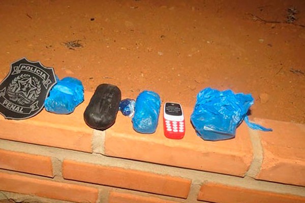 Jovem tenta entregar drogas e celulares para detentos e acaba preso em Carmo do Paranaíba