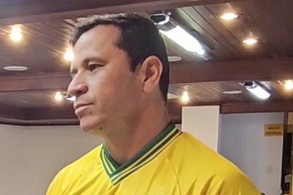 Após sequência de derrotas, Mamoré anuncia demissão do treinador Fábio Brostel