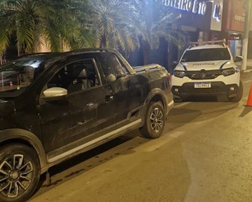 Embriagado, motorista foge da Polícia Militar, bate em carro estacionado e acaba preso