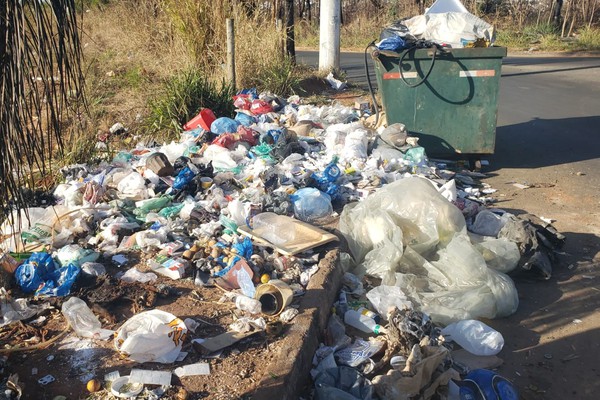Moradores insistem em emporcalhar as entradas e saídas de Patos de Minas com muito lixo