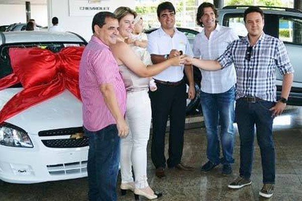 CDL entrega prêmios e carro para os ganhadores da Campanha “Sonho de Natal”