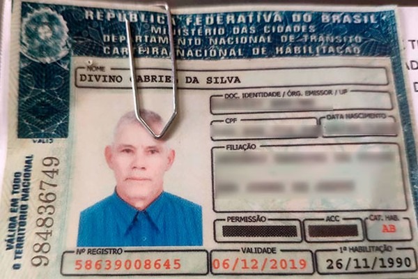 Motorista que pagou R$5 mil em CNH tenta renovação na delegacia e acaba preso em Patos de Minas 