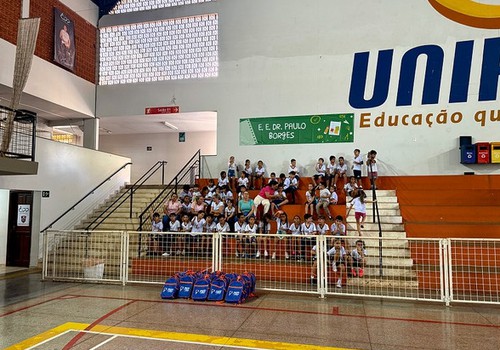 FEPAM e UNIPAM entregam mil kits escolares a alunos da rede pública em Patos de Minas