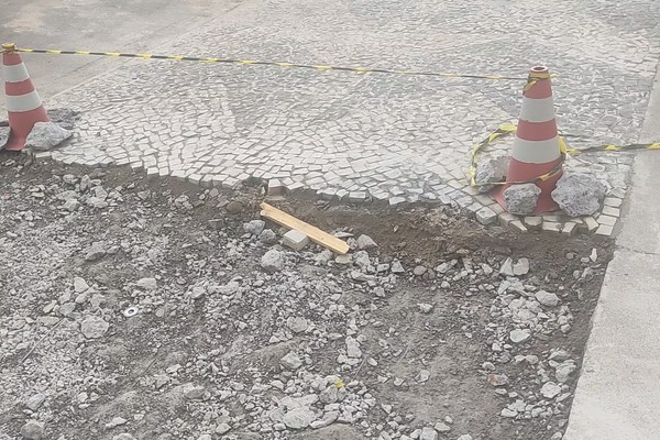 McDonald’s reconstrói calçada com pedras portuguesas após 10 anos da polêmica