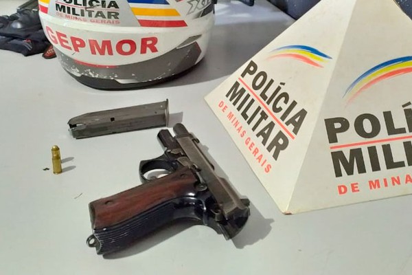 Após denúncia de possível vingança, Polícia Militar prende jovem e apreende arma de fogo em Patos de Minas