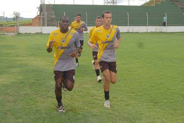 Mamoré acerta amistosos com o Nacional e tenta trazer o Cruzeiro a Patos de Minas