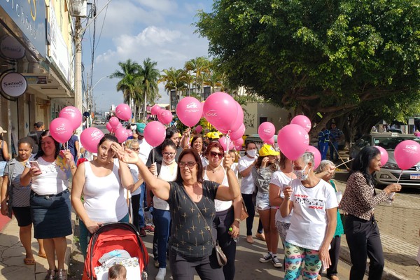 Sindcomércio movimenta o centro de Patos de Minas com comemoração do Dia das Mães