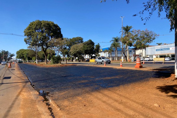 Obras na Avenida JK deixam o trânsito lento e motoristas devem redobrar a atenção