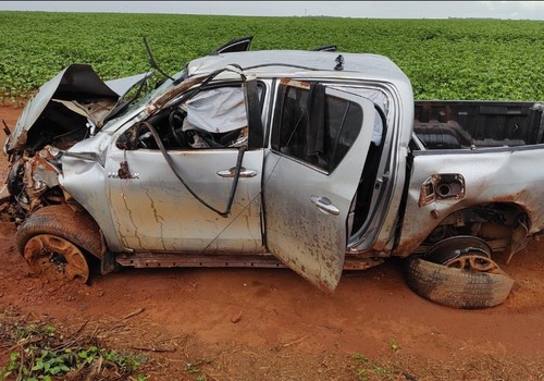 Condutora de 29 anos morre após caminhonete capotar na MG 060, em São Gonçalo do Abaeté