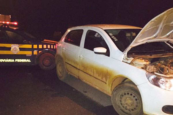 Polícia Rodoviária Federal prende motorista de Patos de Minas com carro clonado na BR365