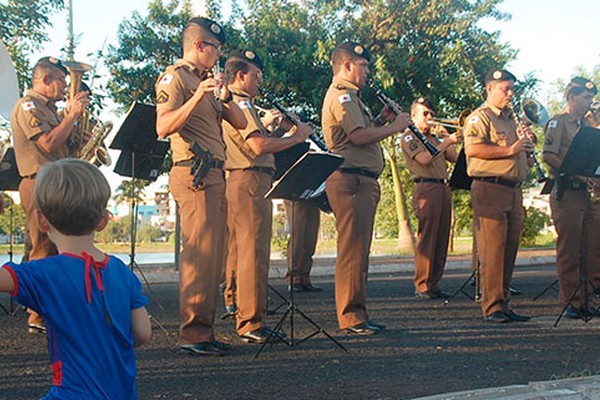 Projeto Som da Paz da Banda de Música da 10ª RPM abre temporada na Orla da Lagoa Grande