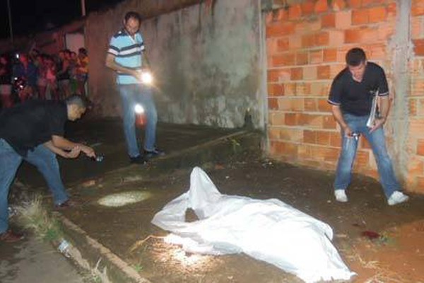 Jovem de 22 anos é executado com tiro na nuca no bairro Jardim Esperança