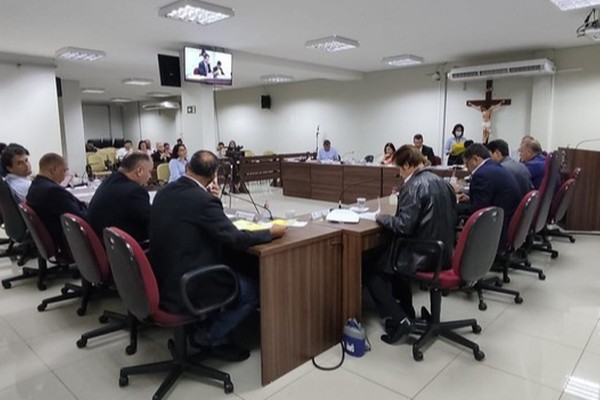 Justiça manda suspender exoneração de assessor que criticou trabalho na Câmara de Patos de Minas