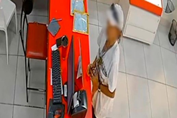 Mulher é presa após furtar celular em balcão de loja no Centro de Patos de Minas