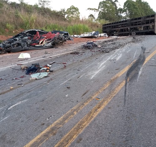 Tragédia na BR-262: Motorista de guincho morre em acidente envolvendo três veículos em Córrego Danta