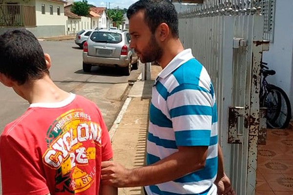 Jovem é preso suspeito de participação em homicídio ocorrido no bairro Aeroporto em Presidente Olegário